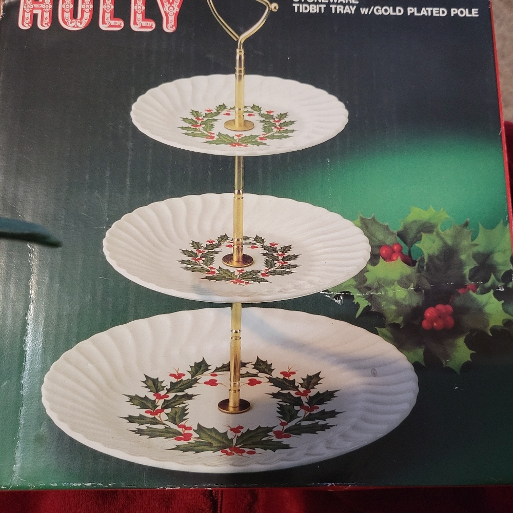 HollyTidbit Tray with Gold Plated Pole